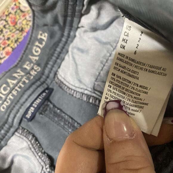 SUMMER SHORTS American Eagle Navy Blue Shorts Size US 2 MIDI Style Aeo Twill - Picture 5 of 5